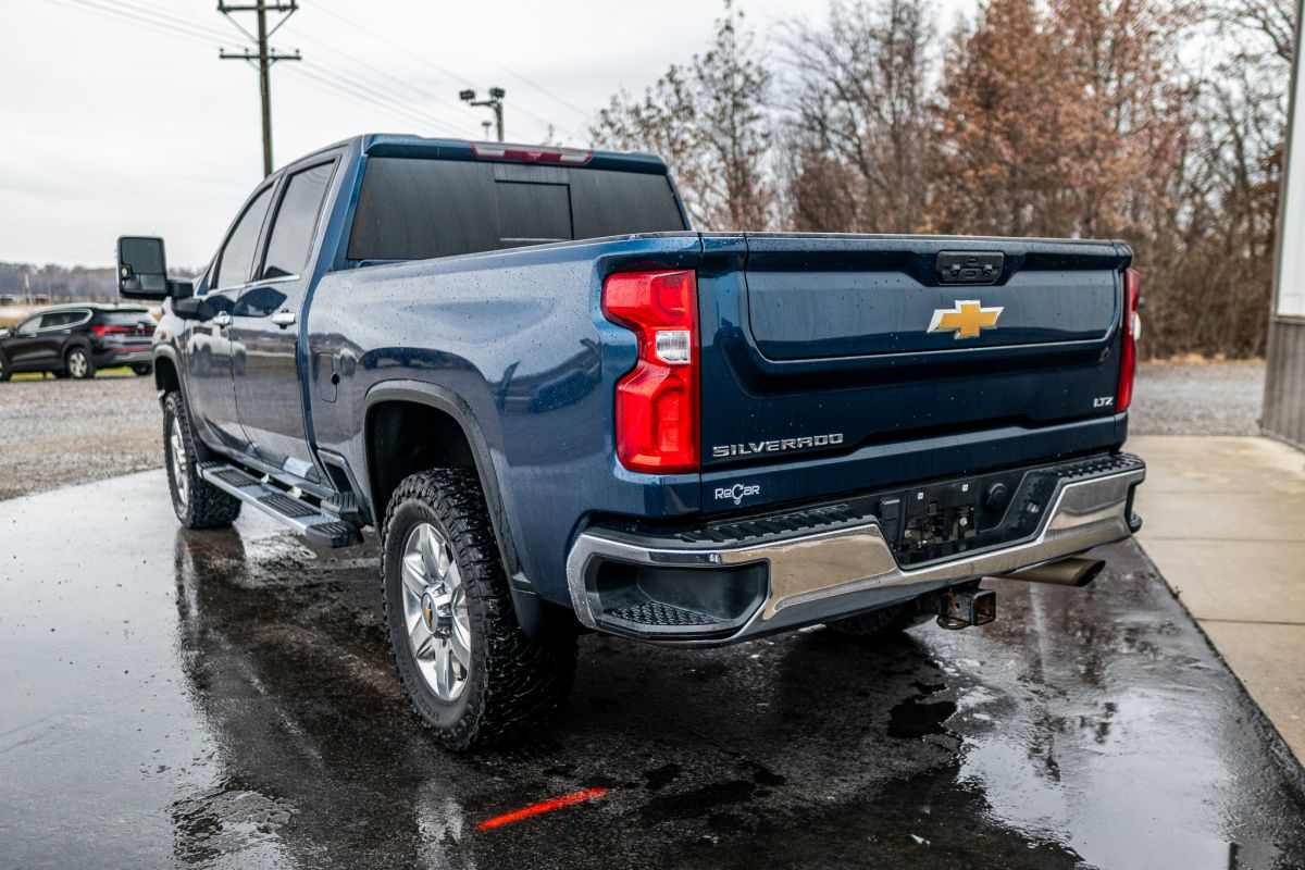 2022 Chevrolet Silverado 3500HD LTZ photo 3