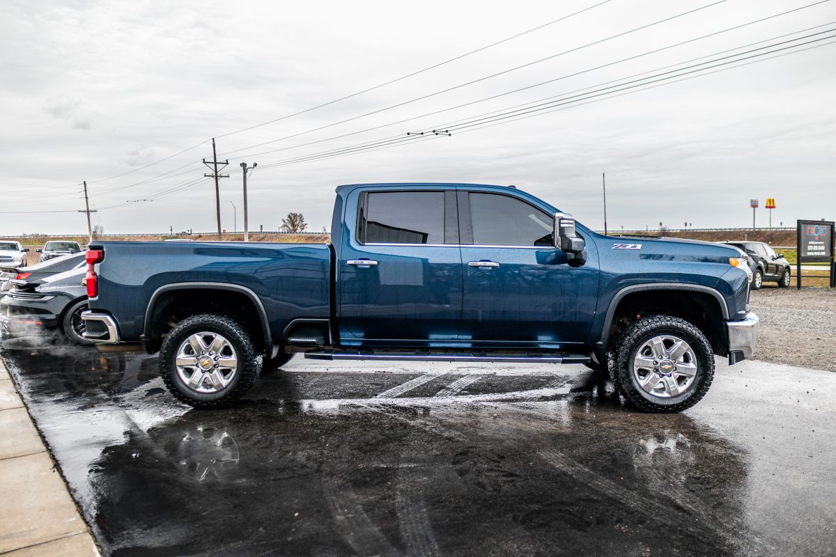 2022 Chevrolet Silverado 3500HD LTZ photo 4