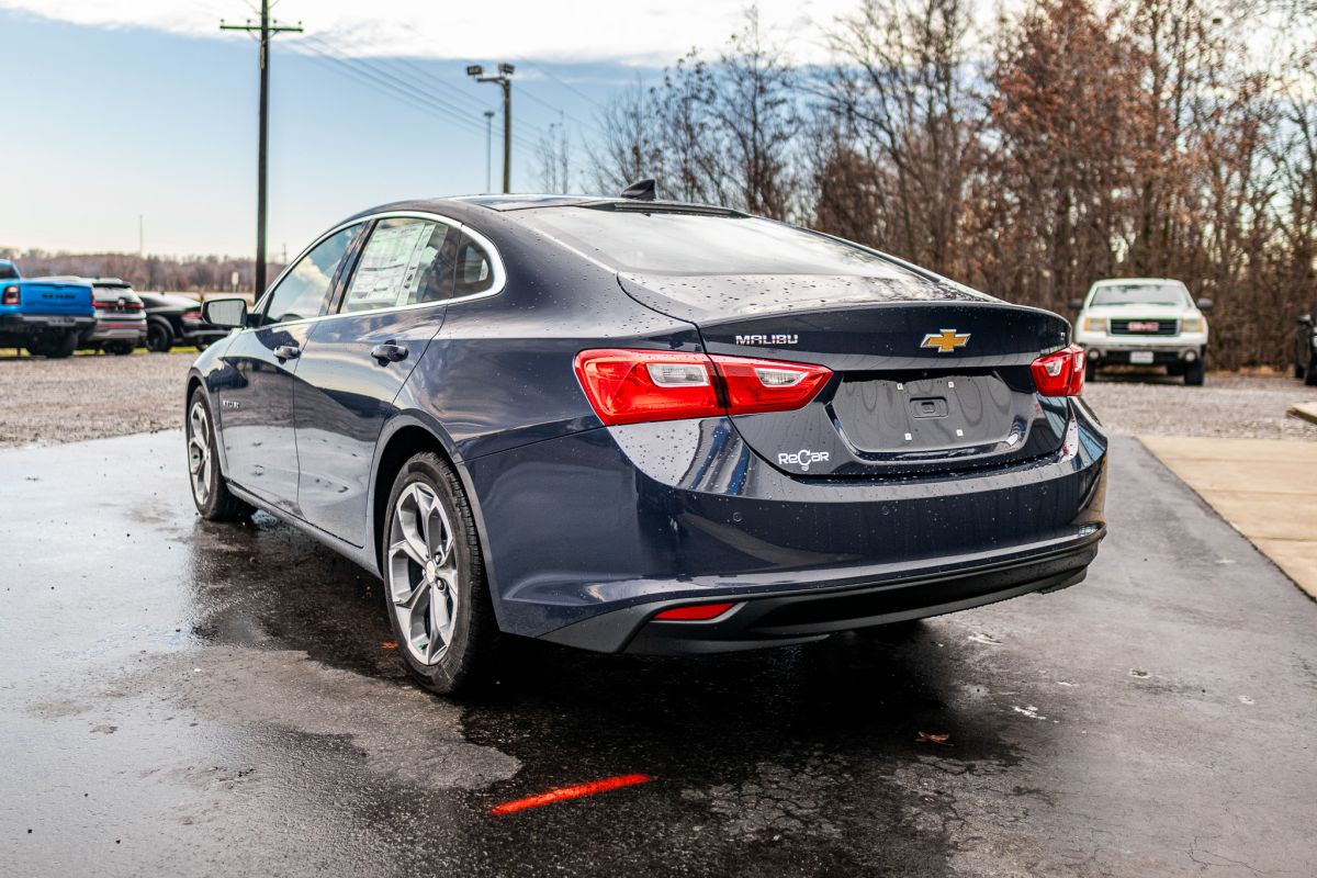 2025 Chevrolet Malibu 1LT photo 3