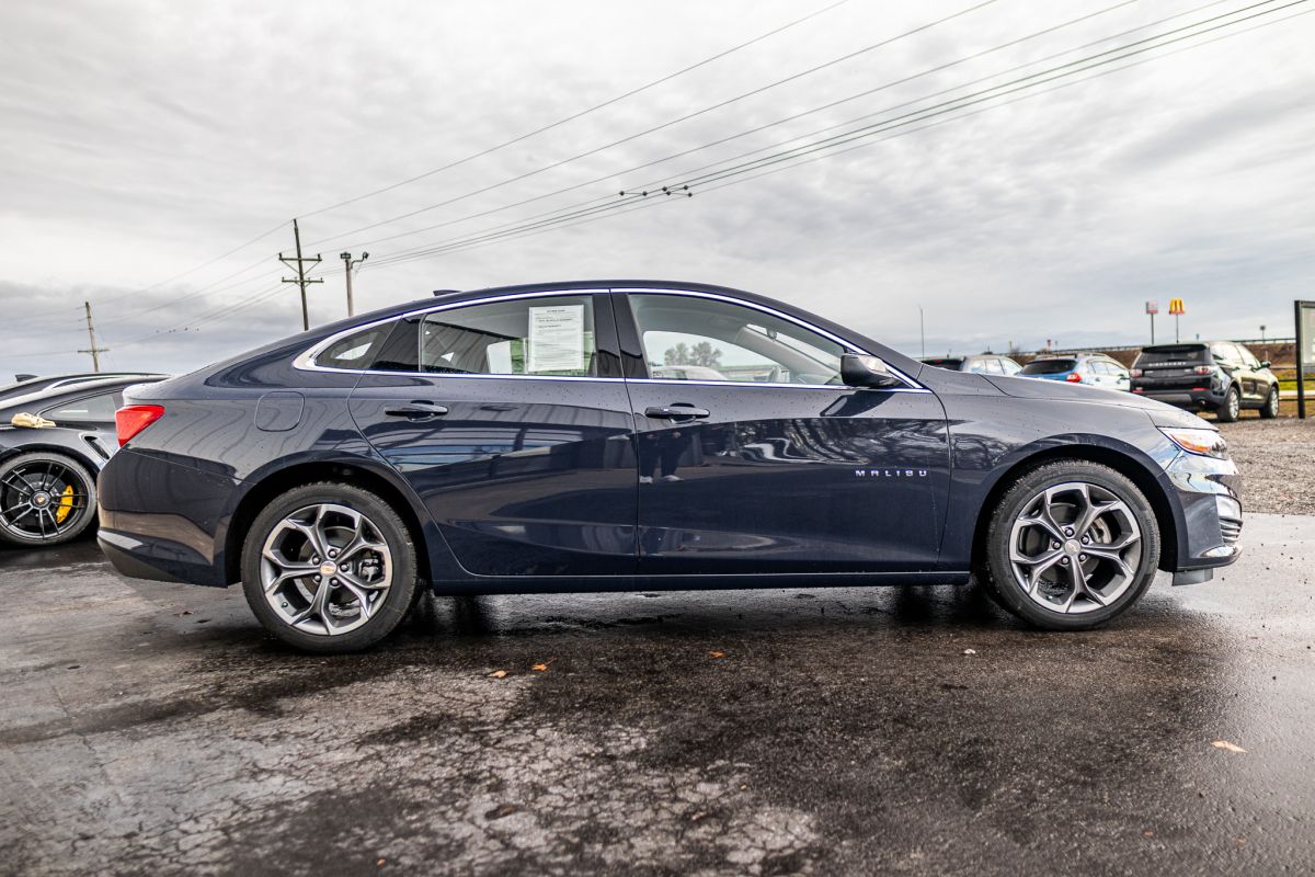 2025 Chevrolet Malibu 1LT photo 4