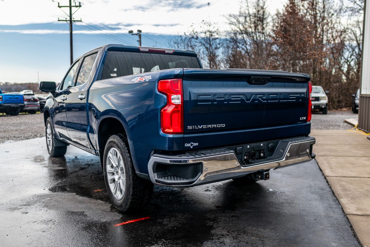 2023 Chevrolet Silverado 1500 LTZ photo 3