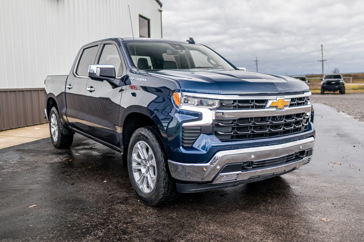 2023 Chevrolet Silverado 1500 LTZ photo 5