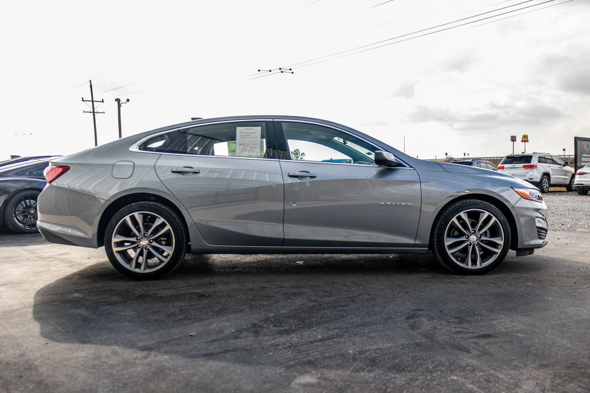 2025 Chevrolet Malibu 2LT photo 4