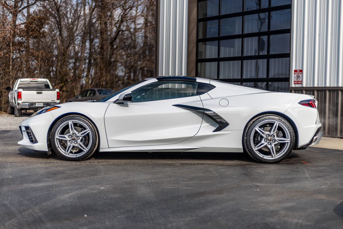 2020 Chevrolet Corvette 1LT photo 2