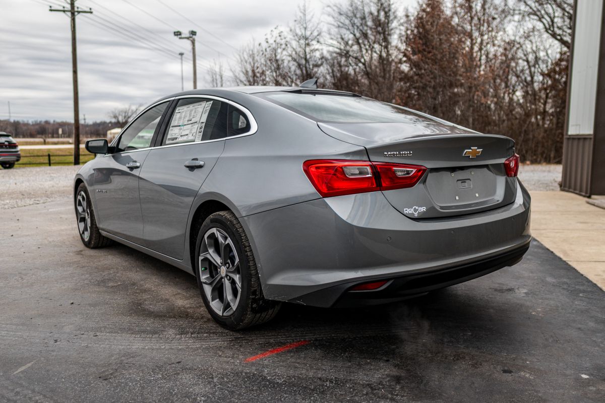 2025 Chevrolet Malibu 1LT photo 3