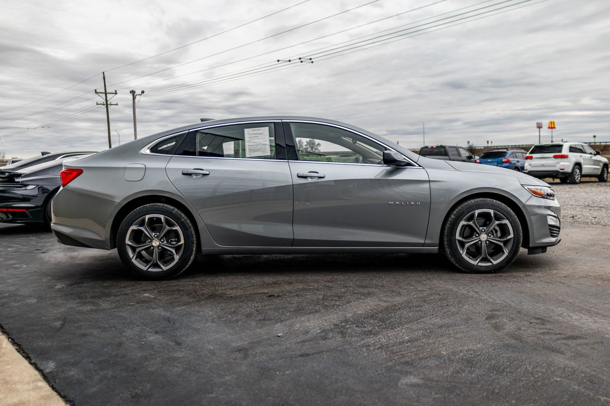 2025 Chevrolet Malibu 1LT photo 5